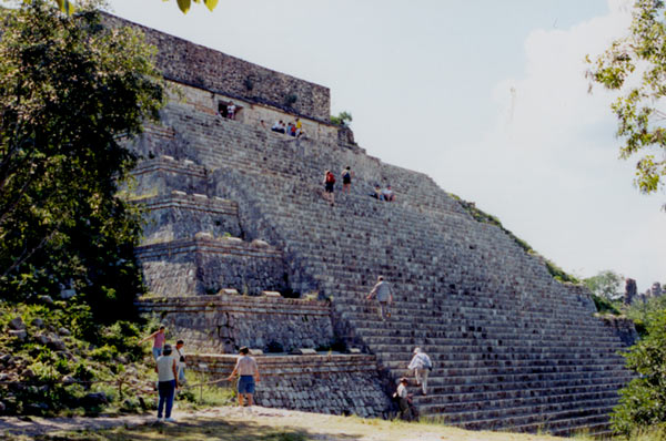 uxmal_great_temple_01.jpg