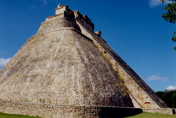 uxmal_magician_01.jpg